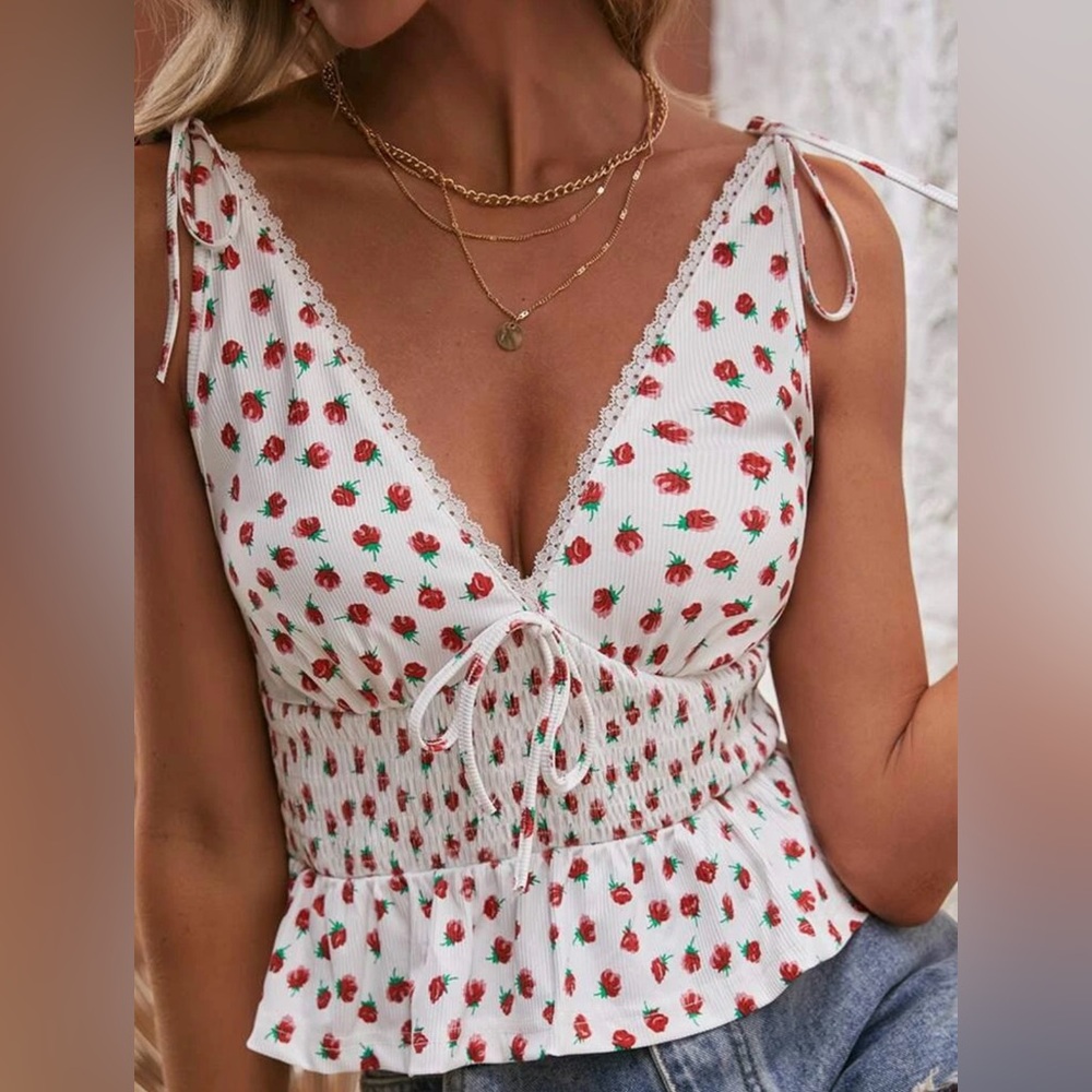 Ditsy Floral Print Shirred Knot Front Top. White/Red/Green. Size Medium.